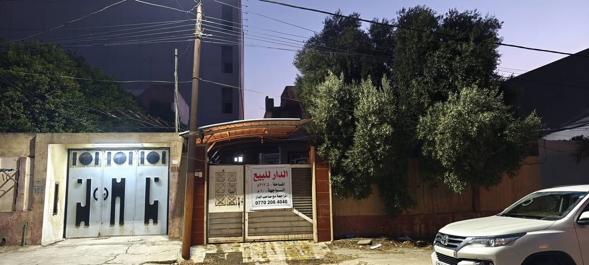 دار  للبيع   في  حي ملايين   النور
الدار  صالح  للسكن  فارغ  
مساحة البيت   317  متر  ونص   واجهة  10   متر   
شارع عريض   15  متر
باسم  شخص  واحد   الشرعي 
تواصل   ***********
