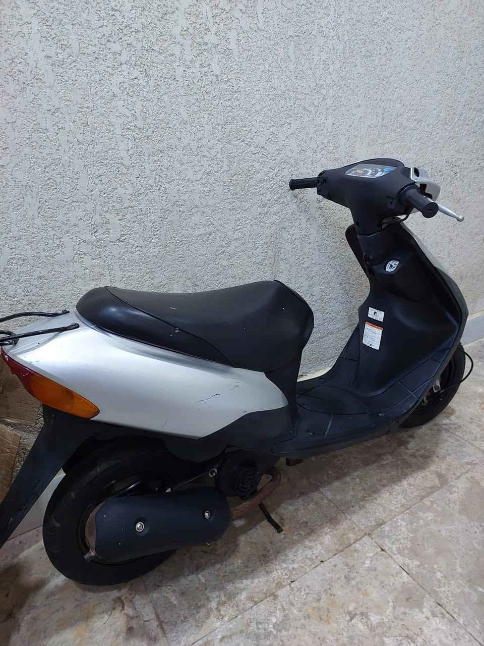 سلام عليكم
دراجة ساسوكي جديدة طالعة من الوكيل اقل الشهر ماشيه اوراق بيها موجودة
مكاني مغربة يم السوگ 
السعر ٥٠٠ الف وبيها مجال للشراي 
للتواصل ***********
