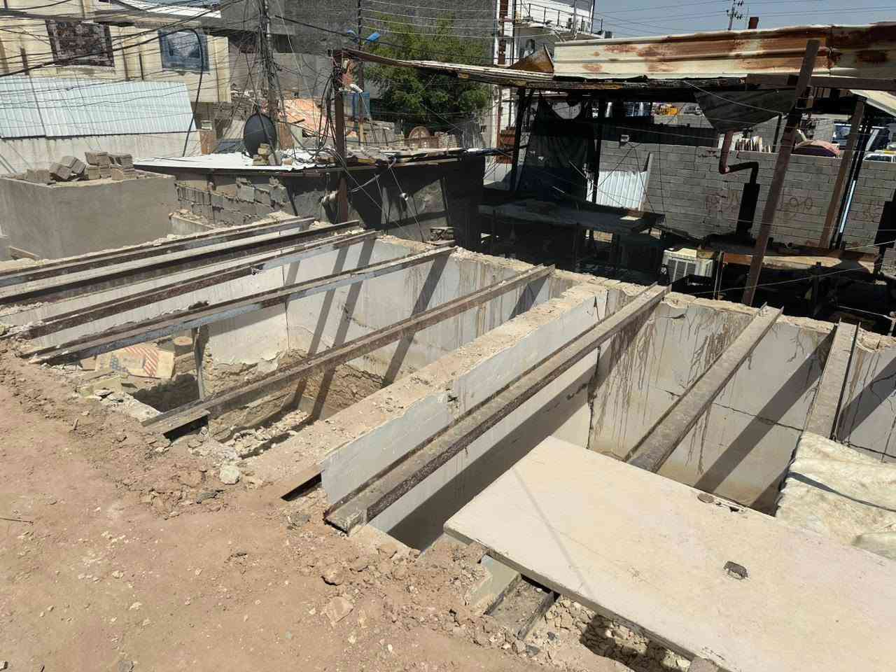 السلام عليكم
متوفر طابوك قديم للبيع نضيف +شيلمانات نضيف
العنوان مقابيل جسر الجديد 
للاستفسار الرقم ***********
