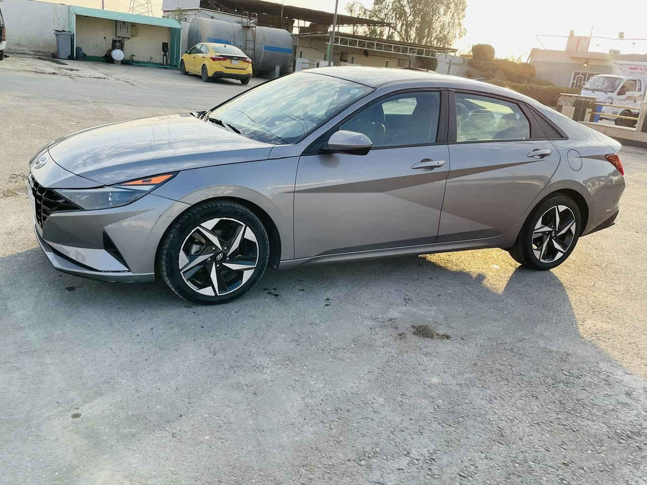 السلام عليكم 
النترا 2023  SEL
فول عدا الفتحة 
محرك وكير شاصي لغود ودواخل مكفولات بشرط 
ايرباكات مكفولة 
مواصفات تحكم ستيرن جهتين قيادة ذاتية وتوقف ذاتي وتحديد مسار وتحديد خروج عن المسار وردارد امامي وجانبي 
اوتو هولد وهندبريك بصمة دخول ذكي بصمة ابواب وتشغيل عن بعد ٣ وضعيات قياده نورمل سبورت وسمارت 
سيارة نظيفة كلش تايرات زوج اليوم شادهن 
سيارة قطعة وحدة صبغ تعتبر 
السعر ١٥٢ بيها مجال بسيط مكاني بغداد الراشدية 
***********
