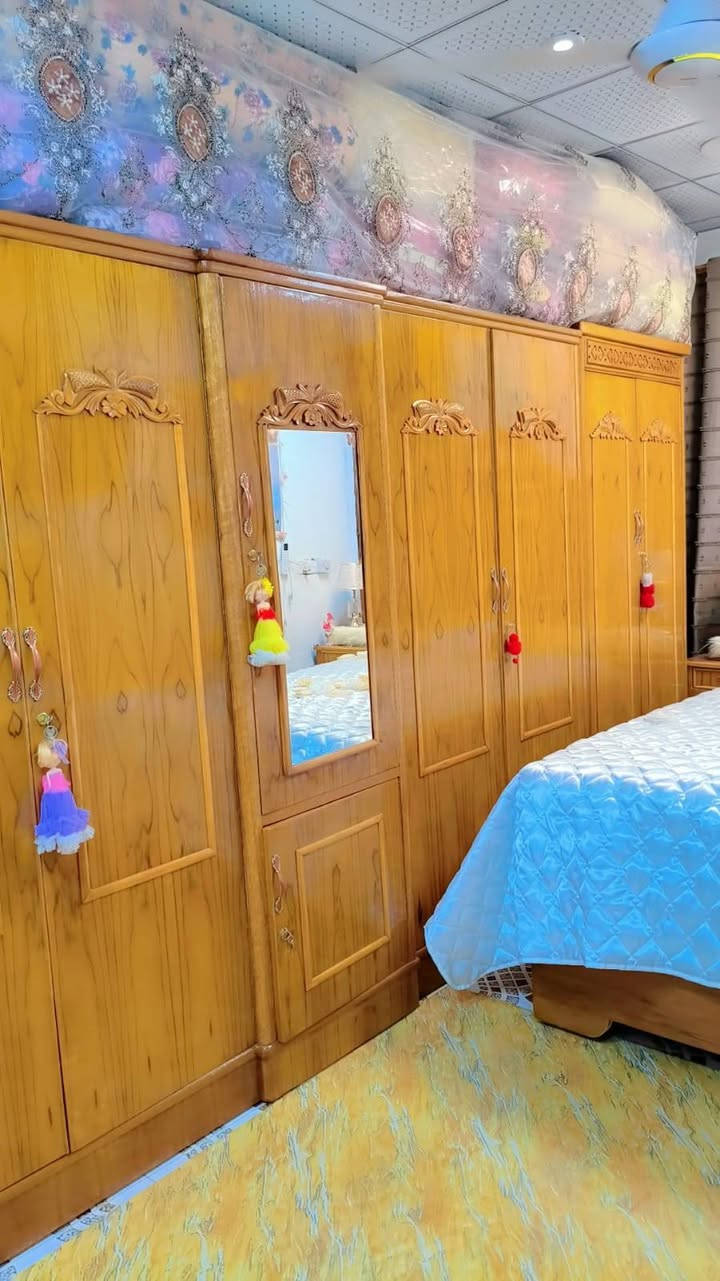 غرفه عراقيه صاج نضيفه حيل 
يردونها 900 وبيها مجال لشراي يتصل على رقم ***********
