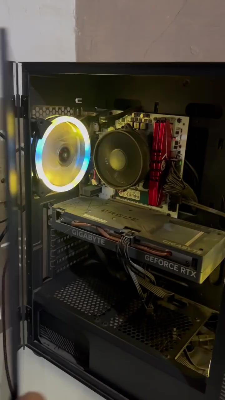 PC للبيع مواصفات
1-M.B .H610

2-CPU .CI5 12400 F

3-COOLER .STOOK

4-RAM .16 2X8 3200 HXRGB

5-P.S .600RED DRAGON

6-HDD.500

7-SSD.M.2 1T

8-GPU.RTX 4060 3FAN GIGABYTE

ملاحظة الحاسبة جداً نضيفه ممتعوبه تشغل انواع الالعاب وبفريمات عاليه

ستخدام قليل وسبب البيع ممتفرغ وقت دوام ولتزامات
السعر 950 بيها مجال بسيط
تواصل خاص مكاني بغداد


**إذا كنت صاحب هذا الإعلان وتريد حذفه لأي سبب، رجاءا أرسل رسالة إلى الدعم الفني**