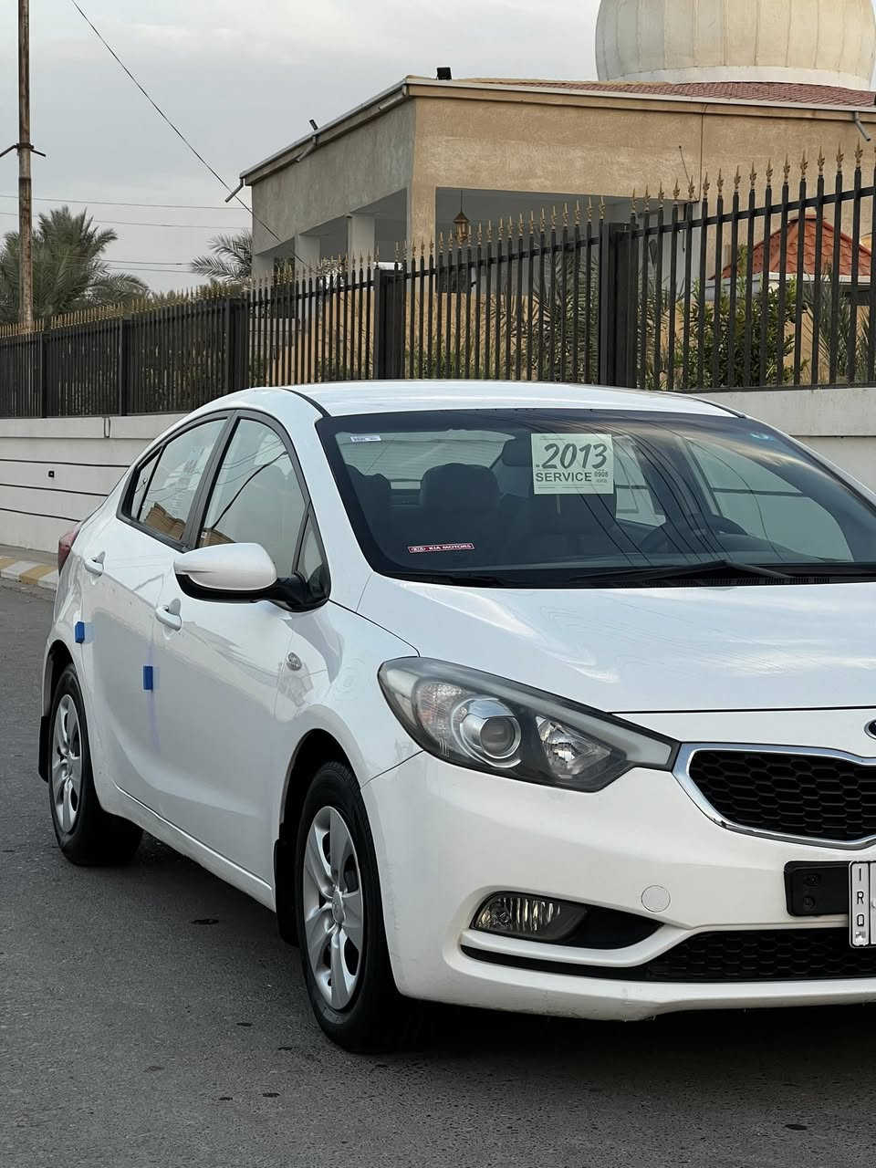 السلام عليكم جميعاً كيا سيراتو خليجي موديل 2013 رقم صلاح الدين دولي بسمي محرك 1600 تحكم استيرن حساس خلفي كأمره  كير ومحرك مكفولات تخم تاير جديد صدر امامي وخلفي جديد تبريد🥶 بيهة صبغ شبرين فقط باقي مكفول السياره مال جناي العنوان صلاح الدين بلد .الاتصال 
***********
