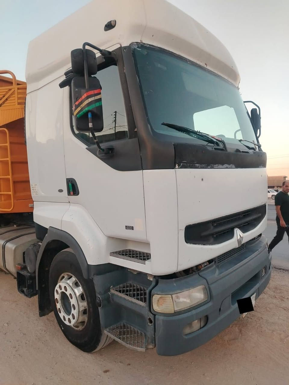 السلام عليكم  رينو موديل 2000 مواصفات دوله رقم بغداد شرط التحويل عربانه جديده 13,60 دك الجرف حداديه شرط مكفوله من كلشي للاستفسار ***********
