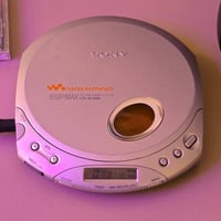 سوني ووكمان • مشغل سيديات • ناقص غطا البطاريات