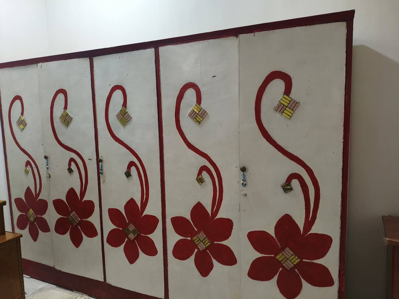 غرفه نوم مستعمله للبيع السعر 200 الف للتواصل ***********
