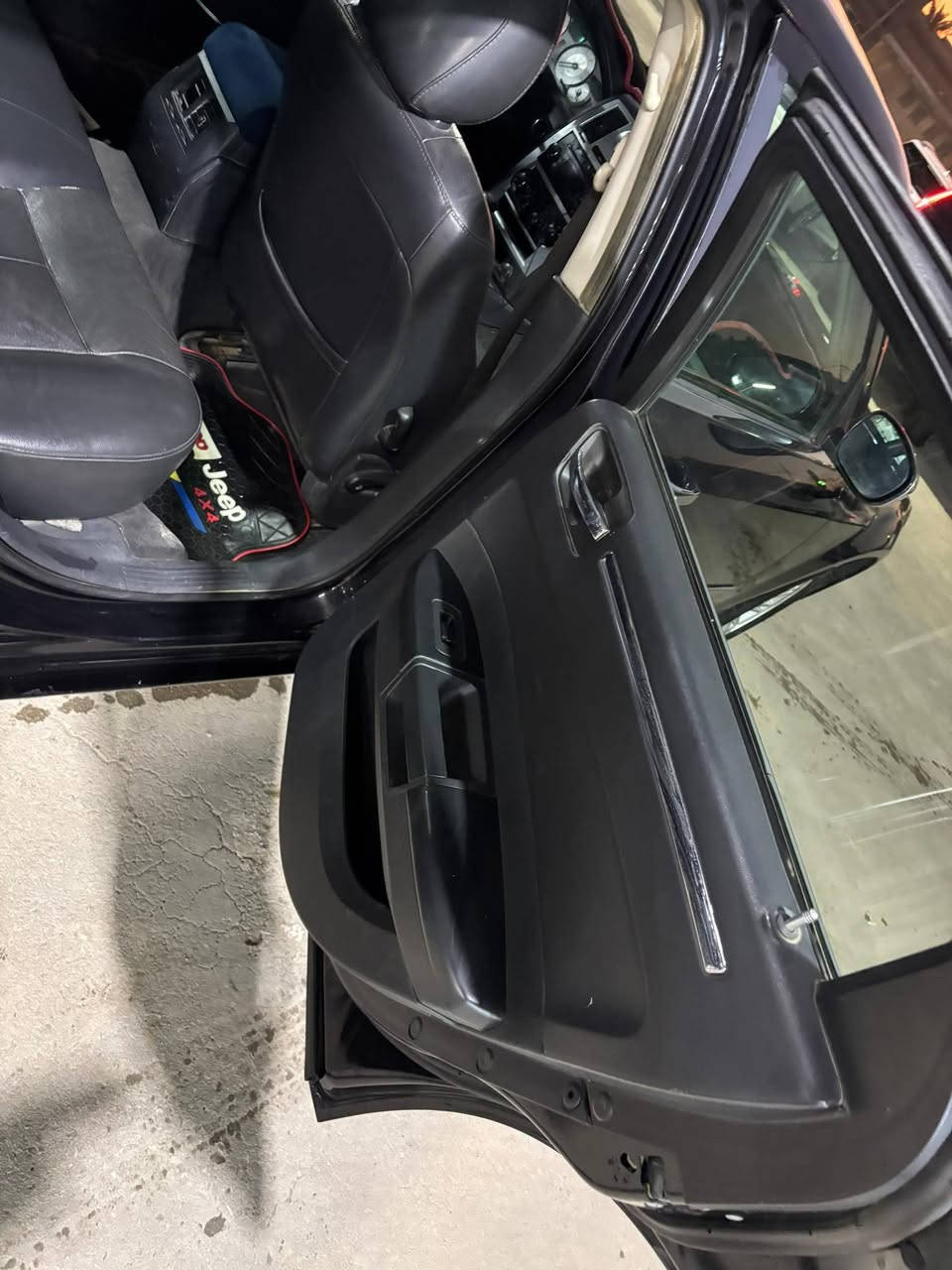 تحيه طيبه 
السلام عليكم 
اوباما موديل 2010 للبيع 
اصل اربع جكوك 
لون اسود سنويه 2029  
رقم دهوك دولي 
سياره داخله كلين 
بيها طخه بالجاملغ الامامي 
براغي مرخايه فقط 
كير مكينه كهربائيات كفاله
تخم تاير 
حداديه كلها جديده 
السياره بسم صاحبي وعندي وكاله تريد وكاله تريد تحويل حاضر 
مكان السياره ديوانيه 
ترهم مراوس  ***********
