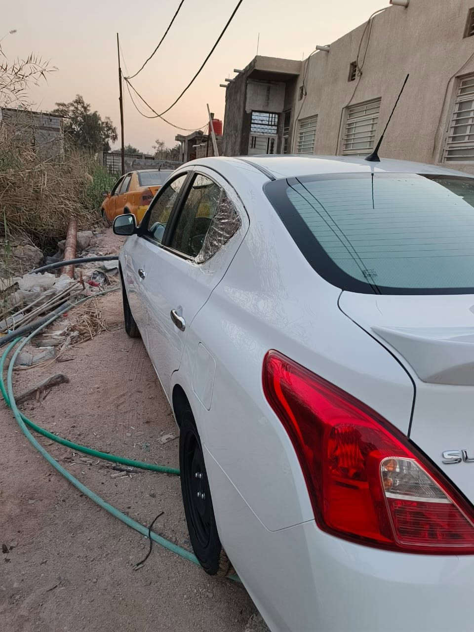 سلام عليكم نيسان سني مديل 22
ماشيه ٦٣ سياره بيها جاملي صبغ بدون ضربه اثر تخريب 
+ بارد بلباب باقي كفاله

1تخم تاير جديد
2عبوه جديده
3دبلات جدد حداديه ١٠٠/١٠٠
سعر 110 وبيها مجال 
اتصال ***********

