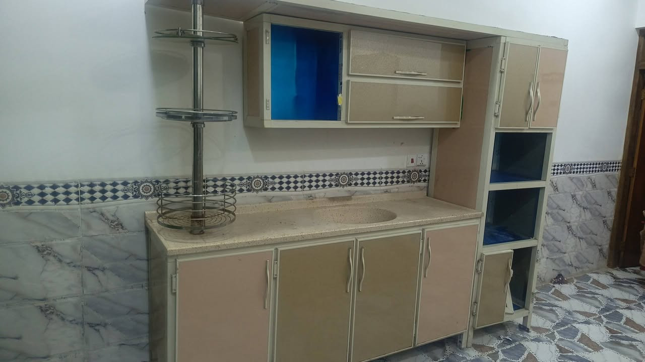 السلام عليكم كاونتر تفصال نضيف جدا ابو غريب مقابل معمل حليب بلادي رقمي ***********بي واتساب
