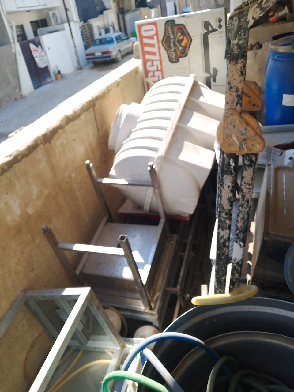 سلام عليكم يتوفر غراضه مطعم كامل اللبيع الاستفسار *********** مكان بغداد الكرخ
