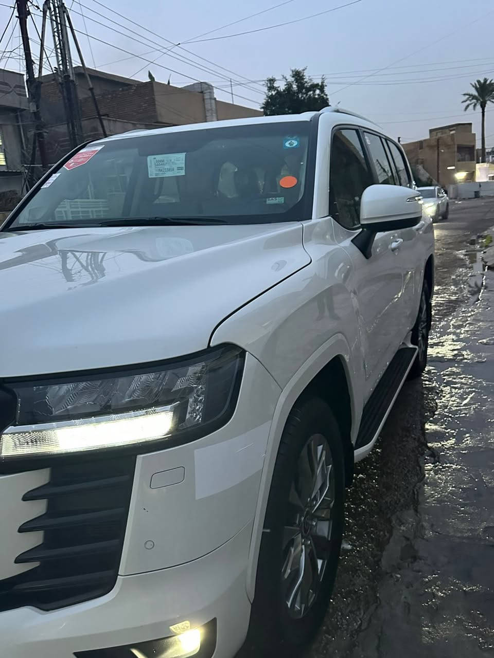 السلام عليكم  لاندكروز 2022 GXR ساس باب اول سياره مكينه 3500 تون تيربو سياره شاشه VX تبريد في الكشنات شاحن واير ليس تطبيق 3شاشات باب خلفي كهرباء كرسي السائق 3حركات دبل كرسي كهرباء حساس امام و خلفي فور ويل سبورت مود بصمه تشغيل عن بعد 4بيبان دخول ذكي زراك امامي ساس باب اول داخله سيرفس كامل كله في الوكاله سياره جواها تخم تاير دلوب اصلي كير و مكينه عله وضعيت الوكاله
الملاحضه////شبر بارد في الدلعه الخلفيه مكانها بغداد ***********
