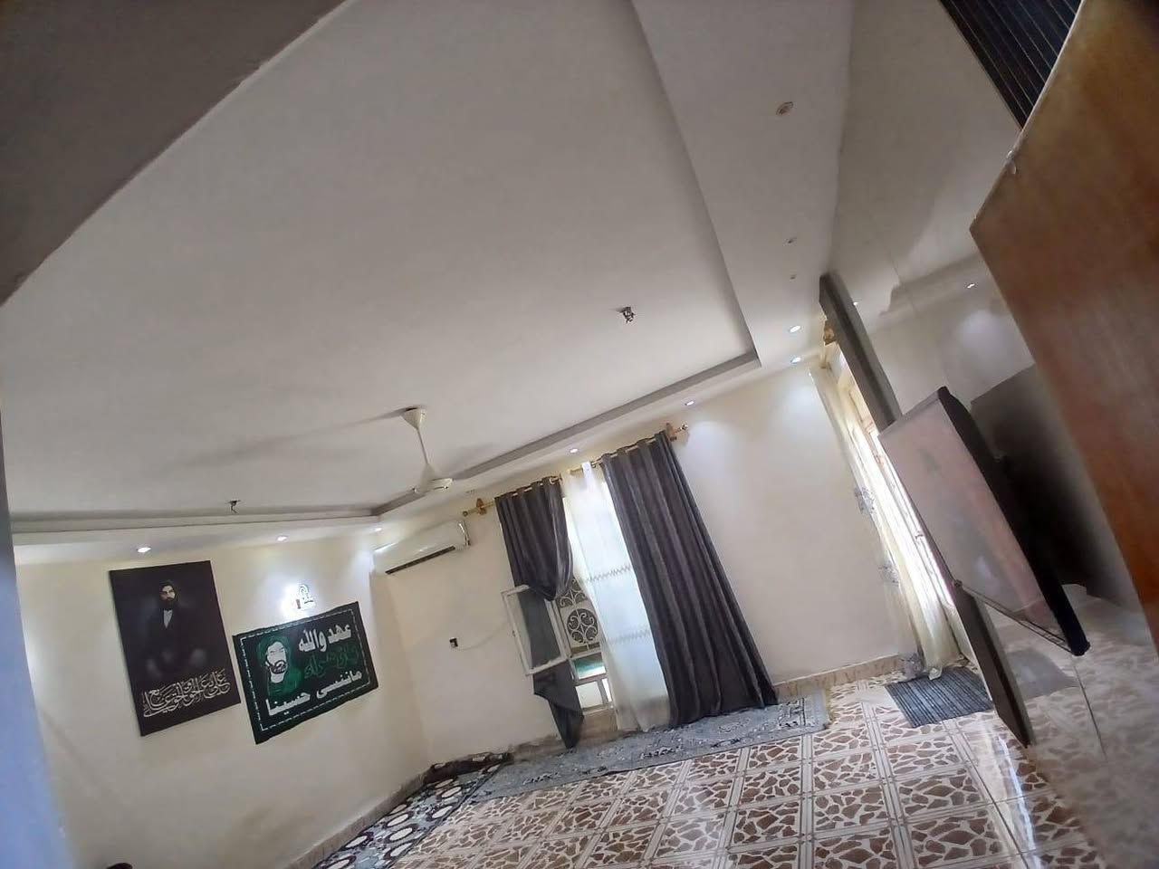 السلام عليكم بيت للبيع المساحه 206 غرف نوم عدد 2+مطبخ + استقبال+صحيات عدد 2 خارجي وداخلي +صاله للاستفسار الاتصال على الرقم *********** متوفر واتساب
