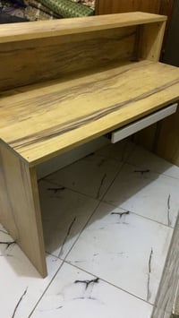 ميز مكتبي • تخم مكتبي • استعمال قليل