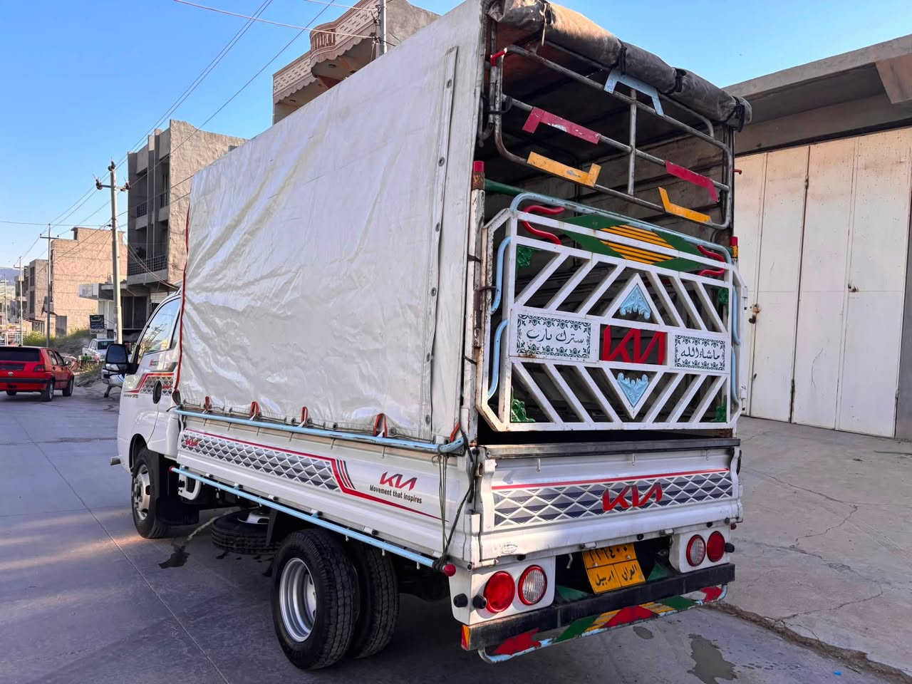 کیای ٢٠٢٢ فحل
مەکینەی ٤٠٠٠
١٢٥ هەزار رۆهیشتوە 
زۆر خاوینە هیجی نیە 
کامل ئەشیای جەلال حەدادە 
تایەی ١٤ جوار تایەی نوی لەسەرە 
کەپرو چادری لەگەلە 
سعر ١٩٥ $
***********
***********
