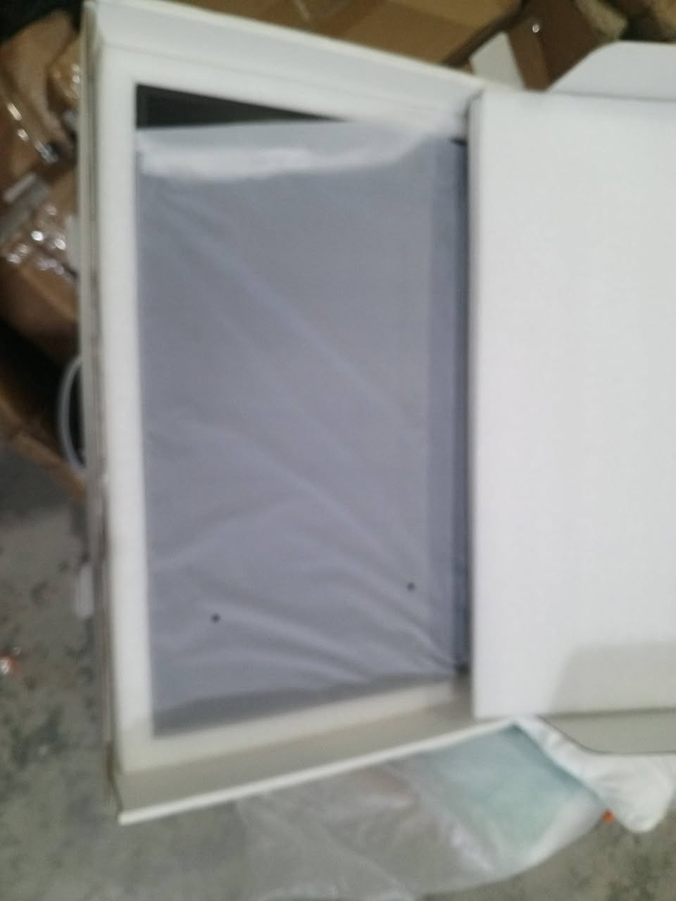 حجم الشاشة18,4 انش
الدقةشاشة 4K فائقة الدقة 2160 بيكسل
نسبة العرض إلى الارتفاع16:9
وصف سطح الشاشةغير لامع
وقت الاستجابة1 ميلي ثانية
مرئيات 4K 10 بت: مع شاشة محمولة يو بيرفيكت 18.4 بوصة 4K، يمكنك الاستمتاع بدقة 4K مذهلة وعمق ألوان 10 بت لتجربة بصرية حية ومفصلة؛ كما يمكنك مشاهدة كل التفاصيل تنبض بالحياة مع وضوح مذهل لدقة 4K؛ بدءًا من إنشاء المحتوى التفصيلي إلى الألعاب الغامرة، توفر شاشة يو بيرفيكت 4K المحمولة تجربة بصرية لا مثيل لها
شاشة محمولة كبيرة 18.4 انش: اغمر نفسك في شاشة سفر كبيرة الترا اتش دي مقاس 18.4 انش، جيدة للعمل والترفيه أثناء التنقل؛ يمكن للشاشة الأكبر أن تعزز إنتاجيتك بشكل كبير وتحسن تجربتك في اللعب/البصرية
خيارات حامل متعددة: توفر شاشة الألعاب المحمولة يو بيرفيكت خيارين للحامل لك. يمكنك ضبط زاوية الرؤية دون عناء باستخدام المسند المدمج الذي يتميز بزاوية قابلة للتعديل 180 درجة، أو اختيار إعداد مخصص مع توافق فيسا
الراحة أثناء التنقل: تتميز هذه الشاشة الكبيرة المحمولة بأنها خفيفة الوزن ومصممة لسهولة الحمل أينما احتجت إلى شاشة ثانية. مثالية للسفر أو حملها داخل حقيبتك أينما ذهبت
اتصالات واسعة: عزز سير عملك من خلال منفذي USB-C ومنفذ HDMI صغير، توفر شاشة الألعاب المحمولة يو بيرفيكت اتصالات سلسة لمجموعة متنوعة من الأجهزة مثل الهاتف والسطح والايباد والتابلت وما إلى ذلك


**إذا كنت صاحب هذا الإعلان وتريد حذفه لأي سبب، رجاءا أرسل رسالة إلى الدعم الفني**