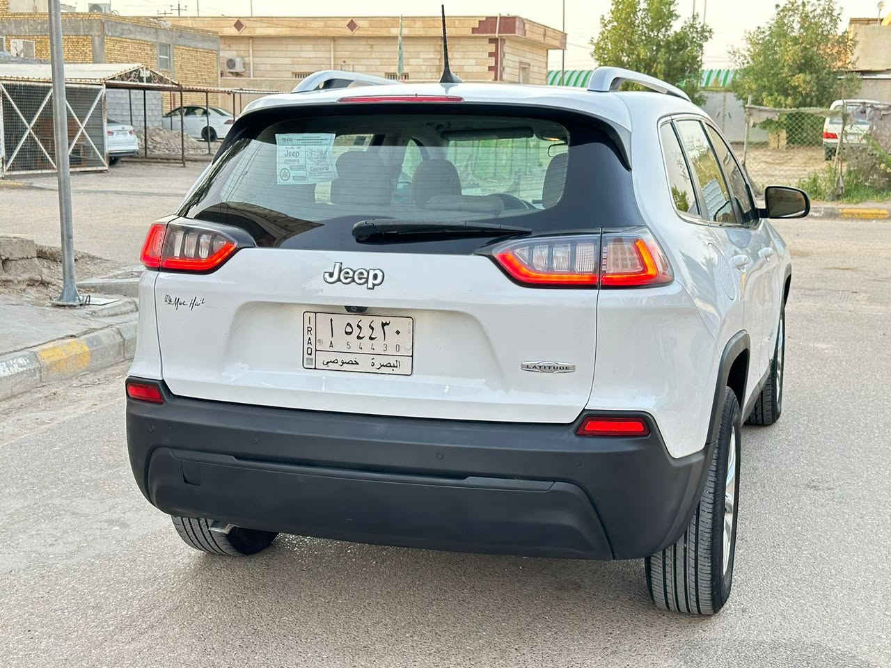 سلام عليكم ورحمه الله جيب شيروكي  بزون استخدام شخصي ماشي 60الف         2019 رقم بصره تحويل مباشر وارد امريكي حادث خفيف صبغ طرف بنيد وجاملغ بدون تبديل كلشي عل بلاد بدنه راديترات فانات تبريد  باقي كفاله عامه صور حادث مرفقه بل نشر مواصفات كلش حلوه شاشه كامره دواخل عسلي بلاد لايت لد زنون بك لايت لد محرك 2400المرغوب مكفول باقي مواصفات معروفه بل جيب سياره جاهزه عل اخير مكاني ناصرية حي فداء سعر 119 بيه مجال لشراي ***********
