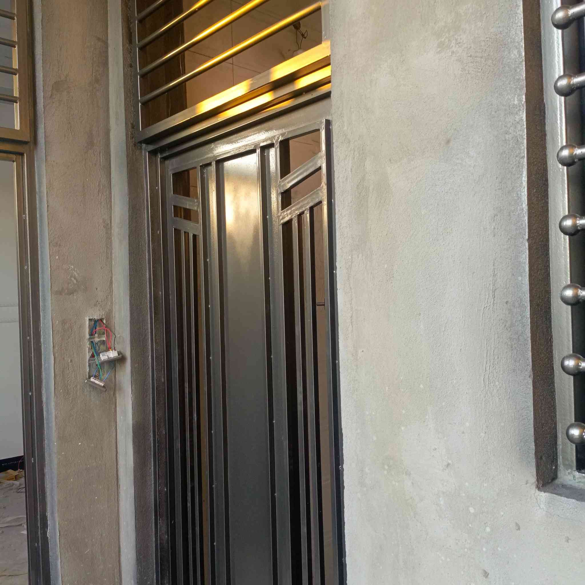 سلام عليكم نشتقل صبق ابو اب وشبابيك نتصال على الرقم بية واتساب ***********
