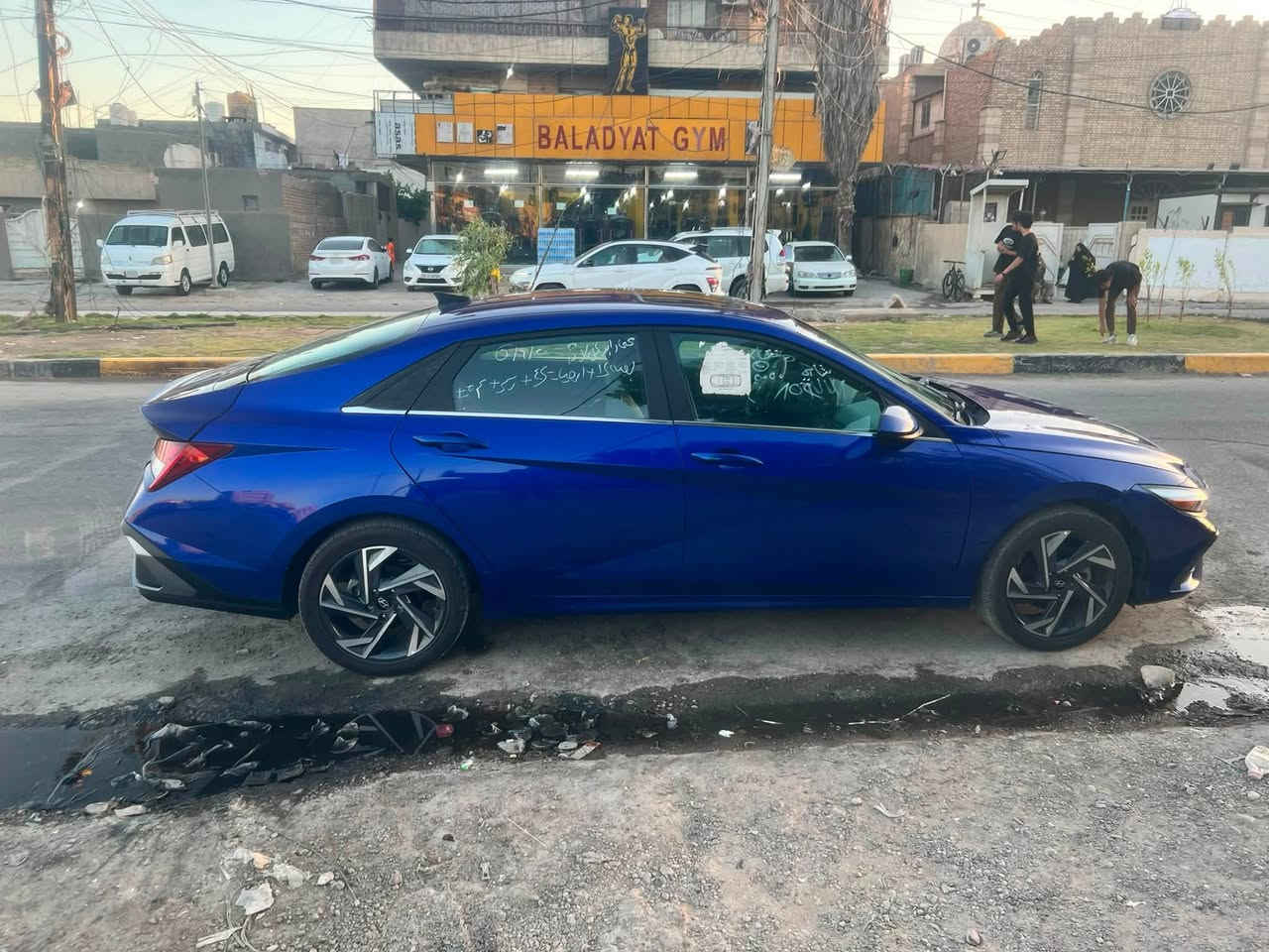 السعر ١٣٧. هاتف ***********
السلام عليكم النترا مديل 25 وارد أمريكي دخول جديد ابسمي ماشيه 8 mi فقط  فول مواصفات فتحه بصمه تشغيل عن بعد ترحيب أبواب شاشه دجتل متصل لد أناره  دشبول لد خلفي امامي متصل تدفئه كشنات اوتو هولد سايد بريك بصمه وبقيه المواصفات المتعارف عليه حادث فقط جاملغ وباب بدون دواخل يعني لاتكمه ولا لغد ولا شاصي بدنه راديتر تبريد كله على وضع الشركة وصورها مرفقه حادث وتعمير الاثنين
