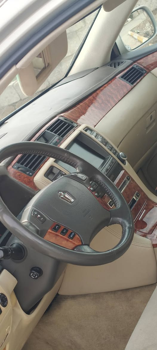 ١٨٢ بێ دوکەڵ
ناوزەردی. 3 دوگمە 
سوکان کارەبا 
سوکانی زۆر نەرموو خۆشە 
لایت ناوچەی کوێر 
بەس شوین موسە کانی بۆیاخە 
شاشە و کامیڕا 
جامەکانی هەڵگیراوە 
گێڕومەکینەی بەشەرت 
سەعری 55کەمیک مەجال
ژ.م***********
