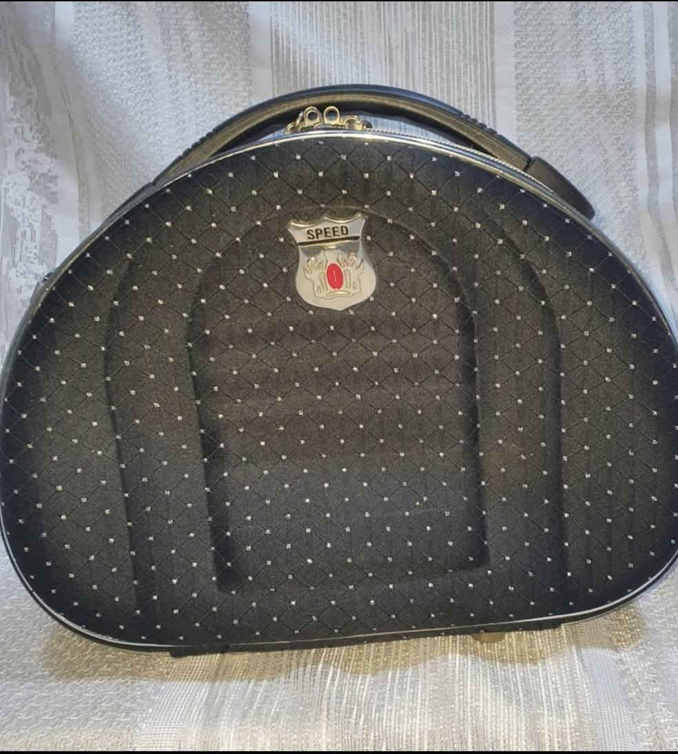 حقيبة ماركه براند قفل سري ارقام تستعمل لكل شي مستمسكات أمور خاصه أمينه سعر ١٥ مراسله خاص غير متواجد بل تعليقات


**إذا كنت صاحب هذا الإعلان وتريد حذفه لأي سبب، رجاءا أرسل رسالة إلى الدعم الفني**