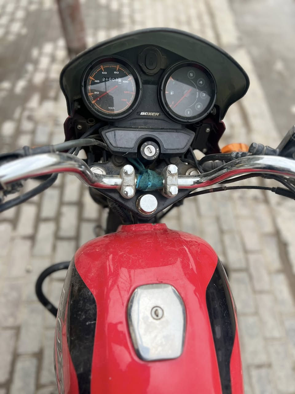 السلام عليكم دراجة بوكسر للبيع موديل 23 مكفولة كفالة عامة مرقمه تحويل ثاني يوم السعر مليونين وربع  ￼2250 وبيها مجال العنوان 
بغداد الدورة أبو دشير 
رقم الهاتف ***********￼￼
