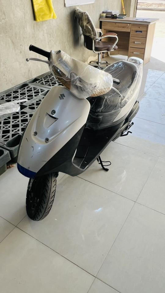 سلام عليكم شباب دراجه وكيل لل بيع مكفوله مكينه ما مفتوحه بلاديه الدراجه كلها شغاله كهربايات سلف سعر 350 بيها مجال
 ‭0776 667 7994‬
