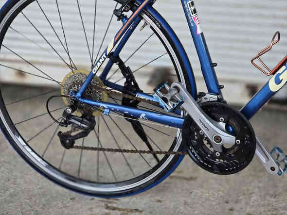 سلام عليكم 
دراجة جينت سكيب rx 
حديث سستم شيمانو 9×3 دفن
وزن ريشة دراجة مال شحن
سعر 200 بيع فقط 
*********** موصل جانب الايمن
