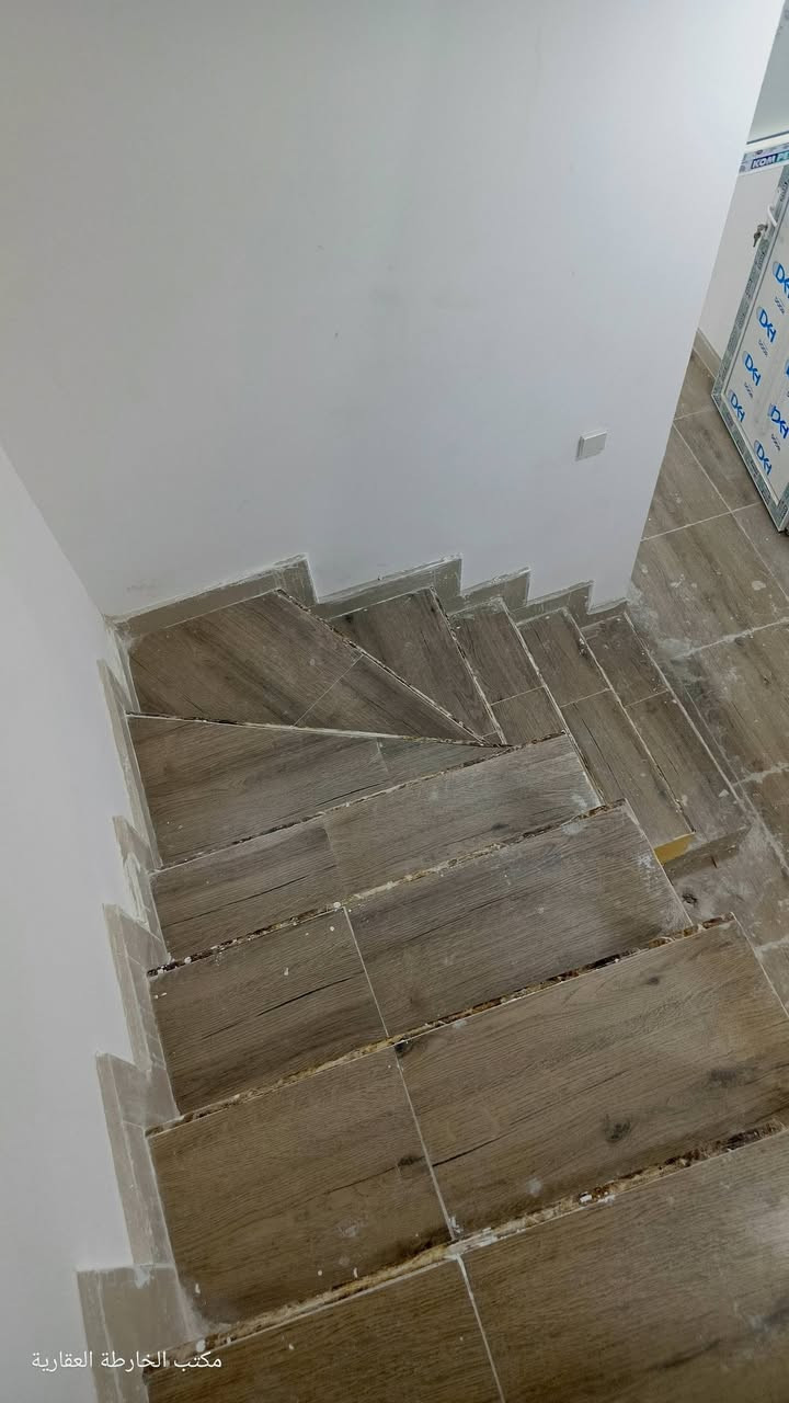 🏠
دار للأيجـــــــــــار #حديث_ماسكون
حــــي الطيـــــارة خلـــف مشــــروع المــــي قــــرب اســــواق ابـــو ليــــث
_________________

🧱🏗️ #الطــــــابـــق #الارضــــــي
غرفتيــــــــــن وصالـــــــــة وهـــــــــول ومطبـــــــــخ ومجمــــــــــــع صحيــــــــــات ..

🧱🏗️ #الطـــــــابـــــق #الثــــــــانـــــي
ثــــــلاث غـــــرف منـــــام ومجمـــــع صحيــــــات ومطبــــــخ وسطحيـــــن
_________________

____________💲
قيمــــة الأيجــــار وبـــــاقـــي التفــــاصيـــــل ع الاتصـــــال
____________💲
_________
#مكتـــــب
       🪐 الخــــارطــــة العقـــــاريــــة 🪐
#الكائـــــــــن
   فـــي ⇩ حـي_الطيـاره_شـارع_25_الـرئيســي_قــرب
_المــــدرس_حسيـــن_طيــــاره
0️⃣7️⃣8️⃣2️⃣5️⃣2️⃣1️⃣2️⃣5️⃣6️⃣5️⃣📲
___________________________________
_____________________________________________
