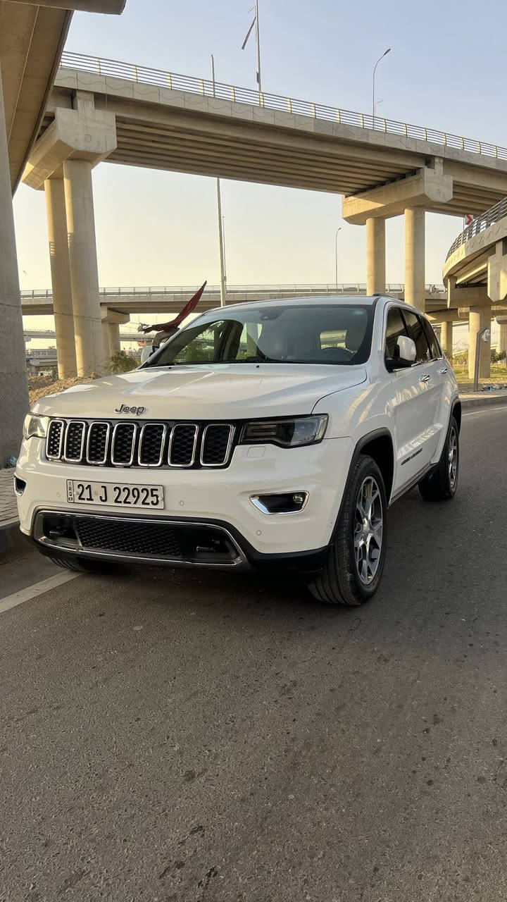 ً
جيب خليجي لمتد بلاص  2019 ثلاث شاشات 
الموديل: 2019. (خليجي) . 
المحرك : V6.  3.6L 
رقم سليمانية هزه وسنويه ورقم الجديد
السياره بيه صبغ شويه ب الباب السايق 
المواصفات :
* دفع رباعي 4x4 . 
* شاشات خلفية . 2
* مشغل اقراص CD/DVD . 
* تحذير النقطة عمياء ⚠ .
* ويل قياس 20 انج .
* سقف بانوراما . 
* شاشه كبيرة 8.4 انج . 
* نظام الخرائط (GPS) .
* ستيرن كهربائي . 
* المصابيح الأمامية زنون .
* كشافات الضباب زنون .     
* تشغيل عن بعد .
* صندوق كهربائي ..
* حفظ وضعيات الجلوس (ميموري) . 
* المقاعد الأمامية كهربائية .
* المقاعد الأمامية تبريد وتدفئة .
* المقاعد الخلفية تدفئة .. 
* حساسات أمامية . 
* حساسات خلفية . 
* كاميرا خلفية .
* تدفئة ستيرن . 
* بخاخ ماء على المصابيح الامامي..
* مرايا متحسسه للضوء العالي . 
* مانع تصادم خلفي .
* بلوتوث تلفون . 
* محدد سرعة . سقف بنوراما فتحتين
* نظام التشغيل والاطفاء الاوتوماتيكي ( Auto Start System ) .
* نظام بريك اوتماتيكي ( Auto Break System )
جديده جدا 
فول واحد ع واحد 
السعر ٢٦٨  وبيها مجال قليل
***********
