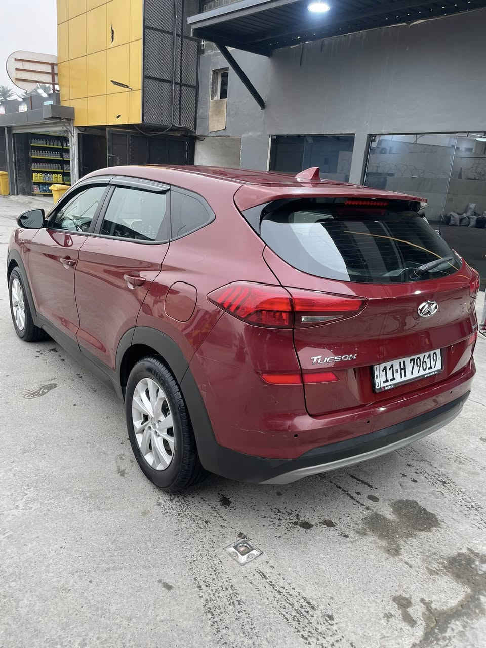 🚗 للبيع – توسان 2019 وارد أمريكي 🇺🇸
Hyundai Tucson موديل 2019
وارد أمريكا
🔧 حادث جملق (حادث واحد)
🎨 مصبوغة بنيد – شغل مرتب
🚫 لا قص شاصي
🚫 لا ضرب هيكل أساسي

🔹 رقم الشاصي (VIN):
KM8J2CA47KU882986

🔧 المواصفات الفنية:

 • المحرك: 4 سلندر GDI
 • السعة: 2.0L
 • ناقل الحركة: أوتوماتيك
 • الدفع: أمامي
 • الوقود: بنزين

⚠️ ملاحظة مهمة وبكل أمانة:
المكينة GDI وبيها تبخير (الموضوع معروف بهذا النوع من المكائن)

✨ المميزات:

 • شاشة لمس + كاميرا خلفية
 • تحكم بالمقود
 • مثبت سرعة
 • نظام ECO
 • تشغيل بصمة
 • تكييف شغال ممتاز
 • وسائد هوائية
 • ABS + Traction Control

🧰 الحالة العامة:

 • الكير ممتاز
 • الشاصي مستقيم
 • السيارة تمشي وتستخدم يوميًا
 • البيع بكل وضوح وبدون لف ودوران

📍 الموقع: الأعظمية
💰 السعر: 21 مليون
📞 رقم الاتصال / واتساب:
***********
