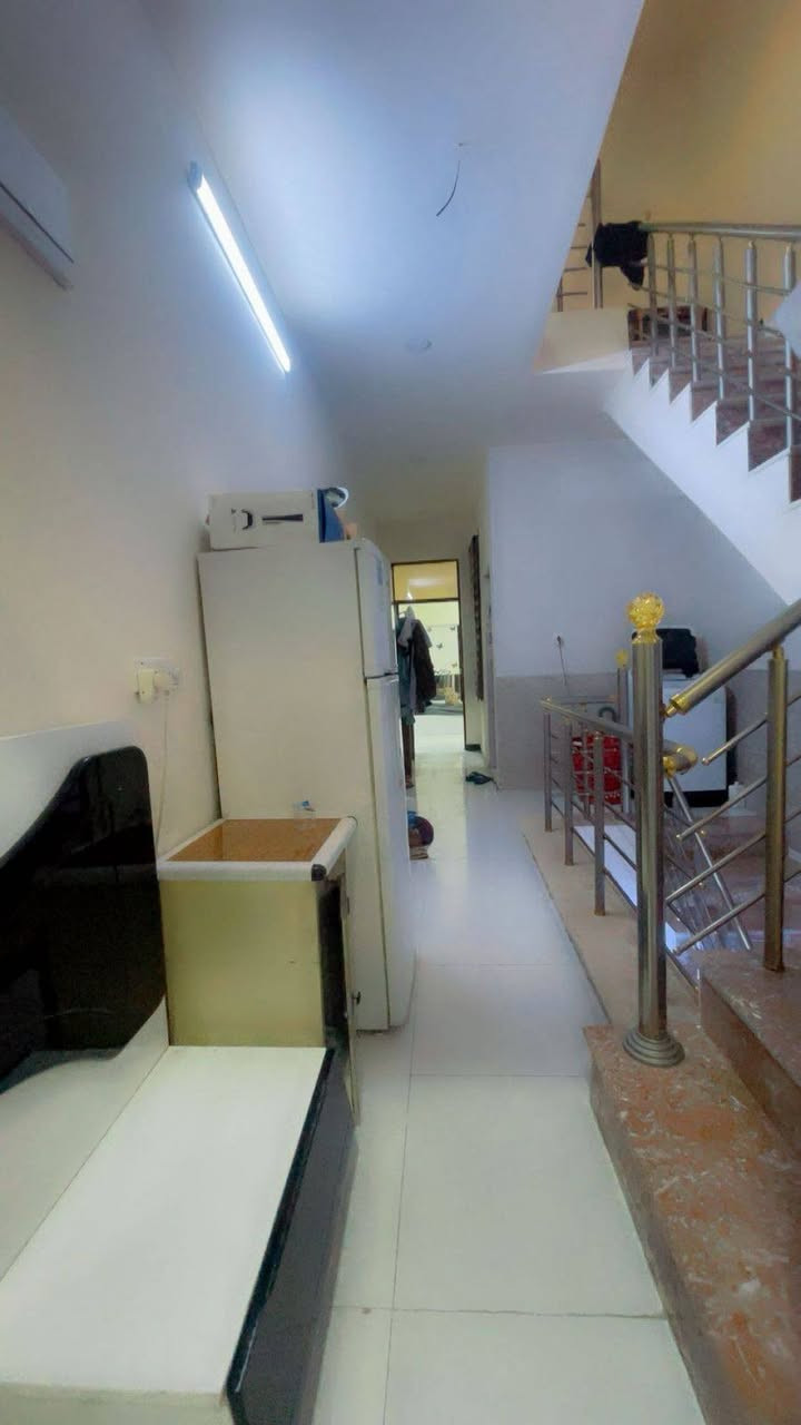 يتوفر مشتمل للبيع 🏠
الموقع الشعب قرب مدرسة غمدان📍
مساحة سند 70م واجهة 3.5م نزال 20م طابو ملك صرف📄
⚫️استقبال
⚫️مطبخ 
⚫️غرف في الطابق الاول
⚫️غرفتين في الطابق الثاني
للأستفسار ***********
