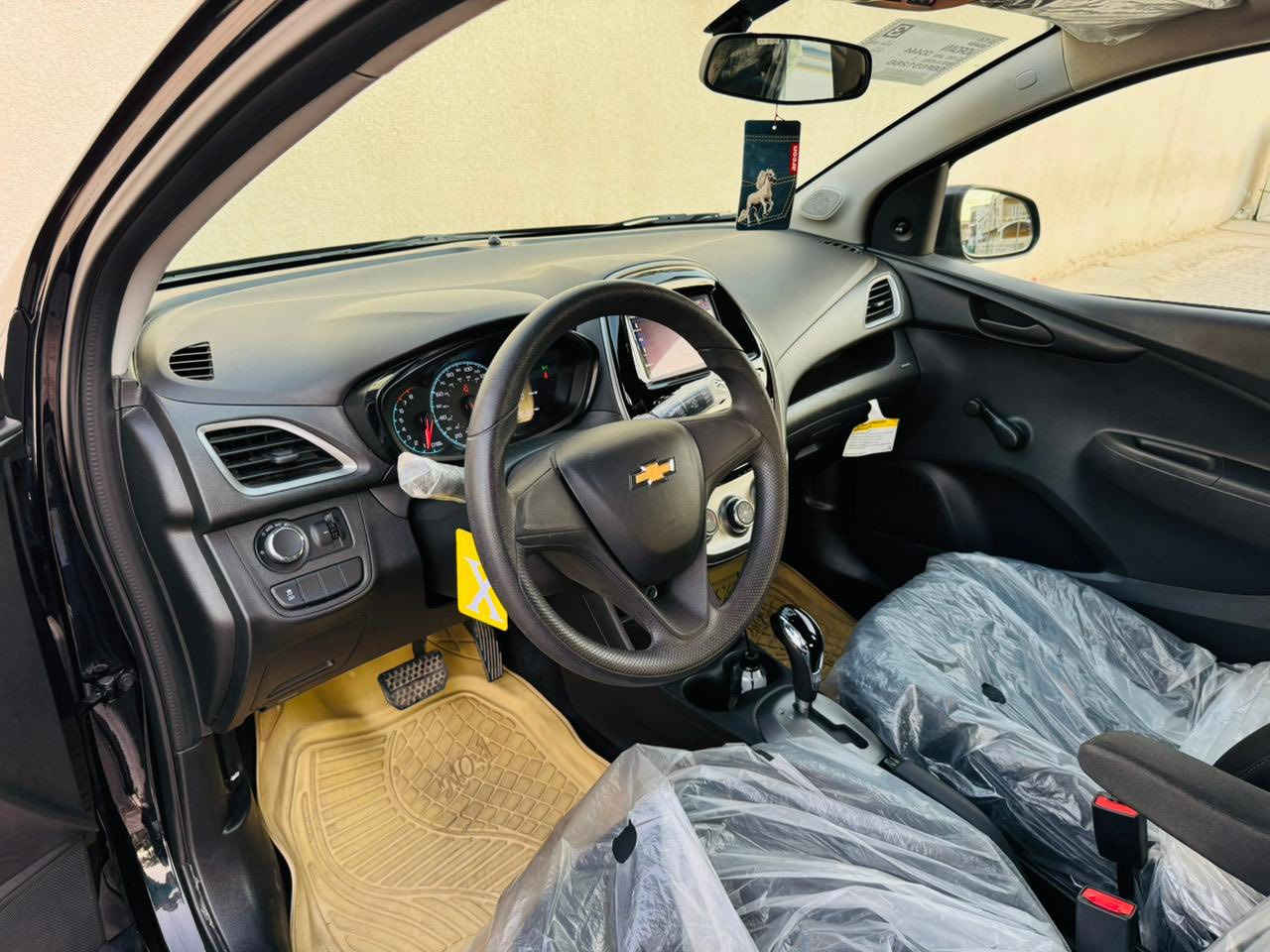 السلام عليكم شوفرليت سبارك موديل 22 ضرره جدا بسيط شخط بلباب سونار موجود صور الضرر  مرفقه  رقم اربيل تحويل بشرط 
سياره جديده واي نقص مابيه السعر 93 بغداد الدوره ابو طياره
***********
