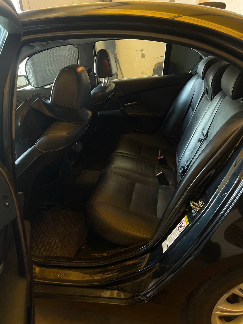 سلام عليكم ورحمة
                    M45 e60 اصل 
BMW 525
سياره كلشي بيهه شغال تبريد 
تخم تاير جديد
مكينه دبل فانوص  سوده
كهربايات كلهه بلاد شغاله كل نقص ماكو
خزن ميموري  كشنات تفئه  تحكم
لايت زنزون 
تحكم ستيرن 
تنته
سستم صوت
كير يخبل
سياره مال سفر صلوات
(ملاحظه نواقص سياره )
بيهه جارد سياره يرادلهه رشه 
مكينه بيهه تنقصي قليل  بس 
سعر 100 $ يعني شده 
رقم بصره بسمي انكليزي جديد  تحويل شوكت ماتحب
 التصال ***********
