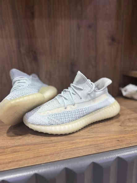 سلام عليكم
حذاء اديداس ايزي بوست قطعه اصليه نظيفه جدا مملبوسه قياس 42
سعر 35 وبيها مجال للتواصل ***********
