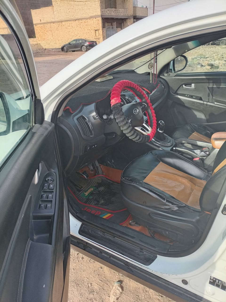 السلام عليكم
سبورتج موديل ٢٠١٢ بغداد رقم انكليزي محرك ١٦٠٠ كير عادي ٦ نمر سياره كير ومحرك مكفول بارد بسيط باب الصدر والخلفي سياره. نظيفه. صدر جديد تخم تاير السعر. ١١٠  وبيه مجال  بسيط للاستفسار الاتصال على هذا الرقم *********** مكاني بغداد
