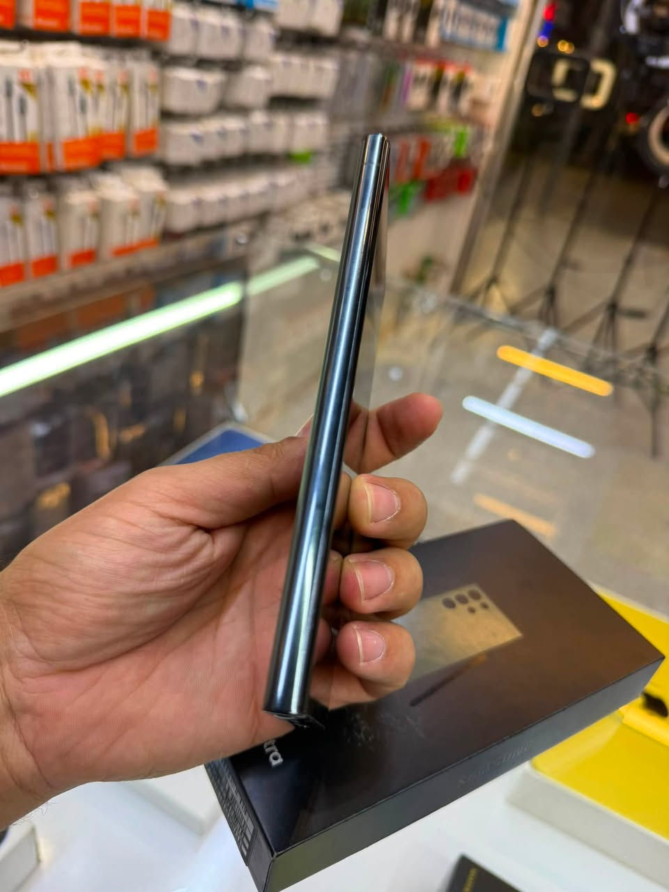 S23 Ultra تيرا 
نضافة 100 الجهاز مبدل بي ضهر لون زيتوني
مع ضمان 10 ايام من المكتب السعر 800 الف قفل موقعي بغداد حي القاهرة 
(سند للاتصالات) ***********
