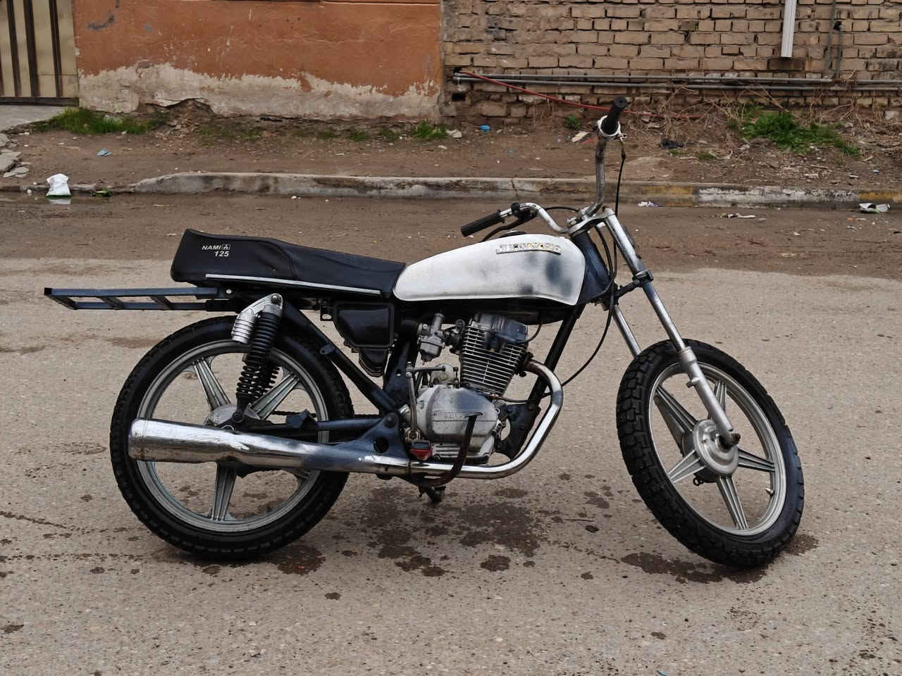 سيفان 5 كير مكينه مجفته جديد لا نضوح ولا نتقيص ولا تبخير  وبدلتلها (بوشه وبستم)(كور)(ملف)(كابريتر)(بلك)(عقل)(كتف نايره)(ربلات ودشلي مال تاير لخلفي) للامانه اني هاملهاا مسويلها سيبايه عمل تشغلهاا نص هندر رايدهاا ب (225) وبيهاا مجال بكاني بغداد لحسينيه...***********
