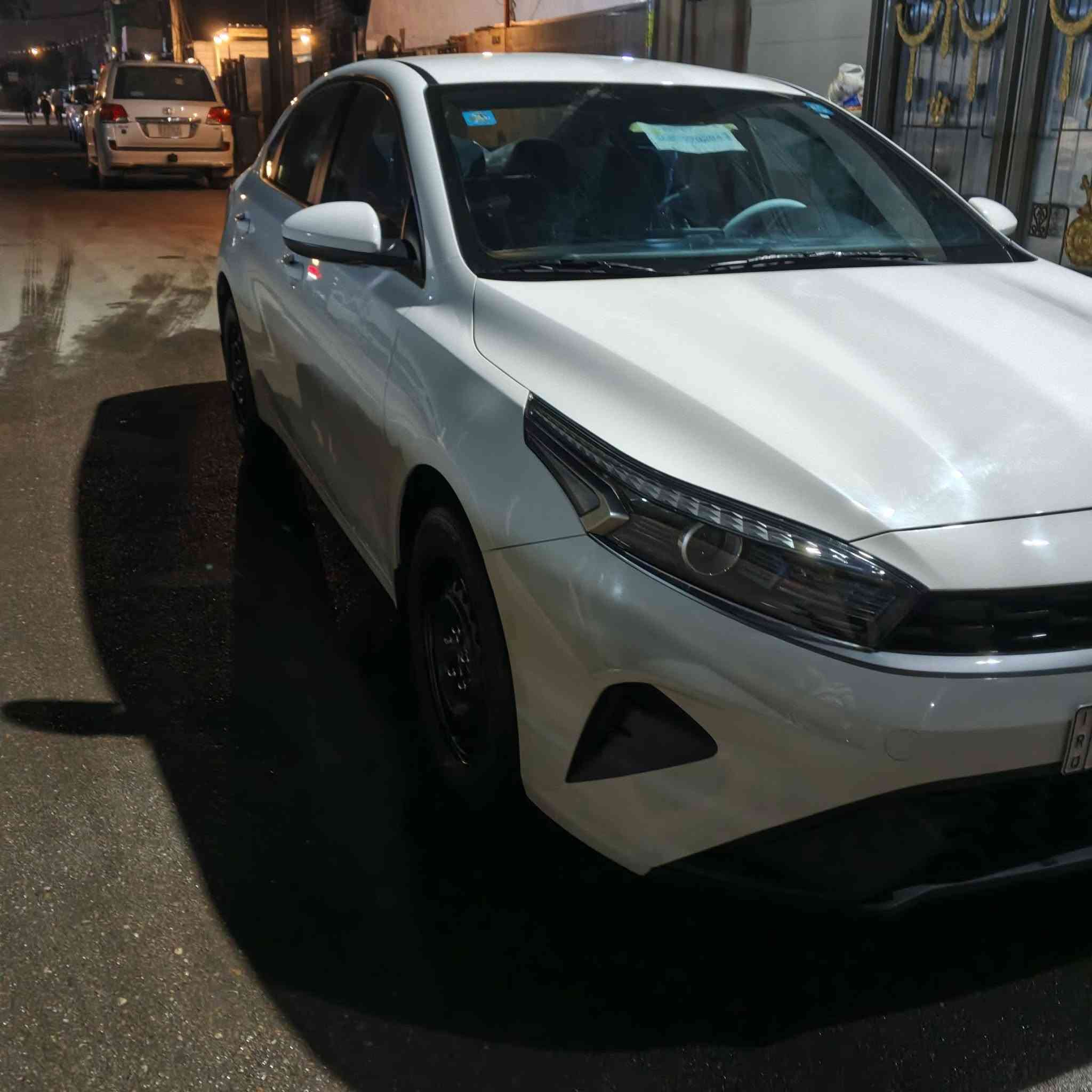 كيا سيراتو 
بدون مواصفات 

مكينه 2000

موديل 2024

بيهه بارد بل جاملق الخلفي 

والباب بيه بارده موجوده بل سونار 

مشايه 31

السعر 170 

***********

بغداد
