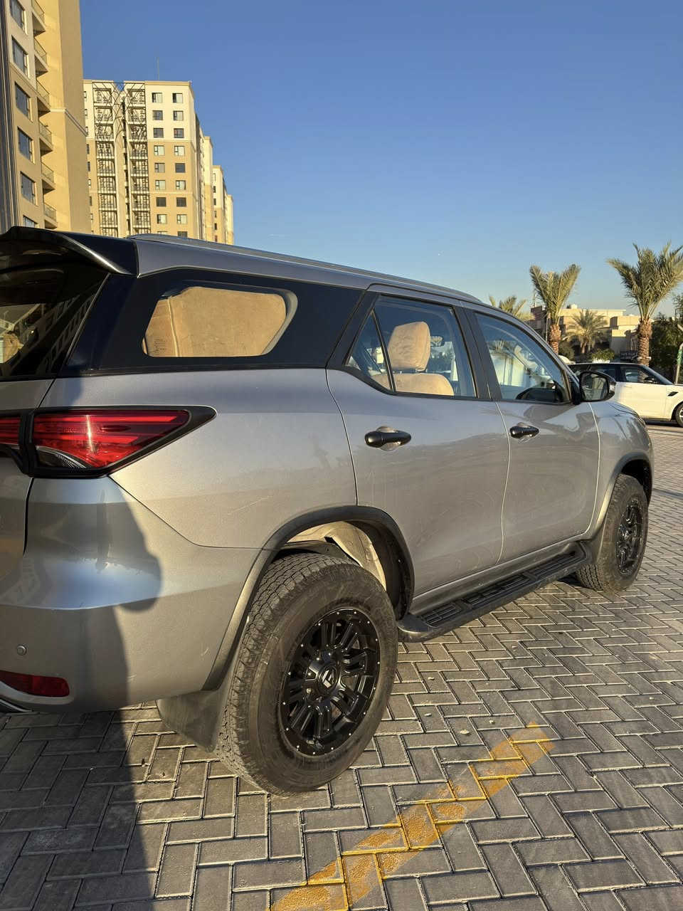 السلام عليكم ورحمة الله وبركاته 
فورچنر 2016 خليجي 
مواصفات
حساسات خلفي امامي
تحكم ستيرن  
كامره خلفيه دواره 
تو ويل 
تبريد مركزي 3 قطع 
مكينه 2.700    4 سلندر 
دواخل مخمل 
نظام ECO
نظام POWER 
الممشى -  190 الف كيلو 
قطعه واحد صبغ فقط 
 رقم بغداد تحويل مباشر 
رقم جديد  
السونار مرفق بلمنشور
للأستفسار/ ***********
