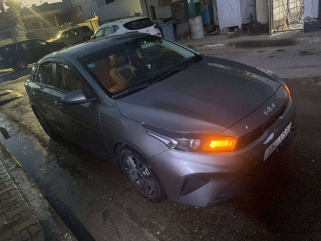 فورتي 22. رقم بغداد دولي  للبيع سياره جدا نضيفه وعلى وضع الشركه    كير محرك مكفولات. مكينه 2000 دوش  نص فول  تحكم ستيرن قياده ذاتي مثبت سرعه رادار امامي. قيادات السرعه  سياره كلش نضيفه    وبل عافيه الي يأخذها عنوان.          بغداد الاتصال ع رقم ***********
