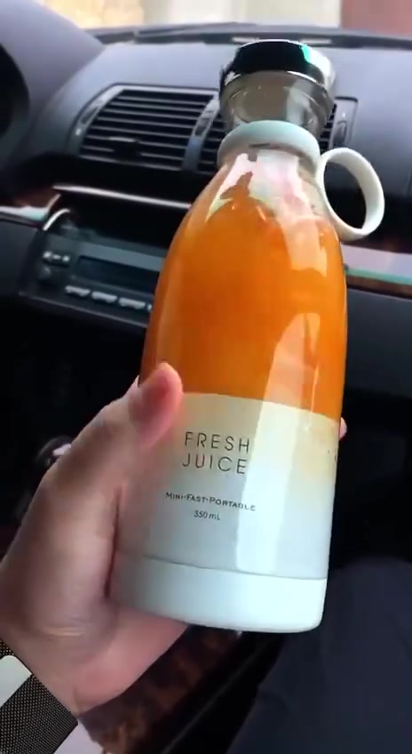 بلندر الاصلي من شركة fresh juice ♥️ الخلاط رقم #1 مبيعاً في العالم
لإصحاب الذوق الرفيع والمميزين
تاخذه وياك وين ما تروح وتسوي المشروب الي يعجبك

تتمرن وتروح للجم اخلط مشروب البروتين الي تحبة
يعني خلاط مناسب للكل 

مميزاته:
1-خفيف الوزن وسهل الحمل
2-سهل التنظيف
3-يعمل عن طريق شحن
4-ياتي مع شاحن لاسلكي سريع جداً
5-شفرات حادة وسريعة جدا لخلط جميع انواع المشروبات وحتى الثلج
6-حجمة ٣٥٠ ملم

متوفر باللونين وردي💖 ابيض🤍
السعر 31الف 
🚘 يوجد خدمة توصيل لجميع محافظات العراق 5 الاف 🚘


**إذا كنت صاحب هذا الإعلان وتريد حذفه لأي سبب، رجاءا أرسل رسالة إلى الدعم الفني**