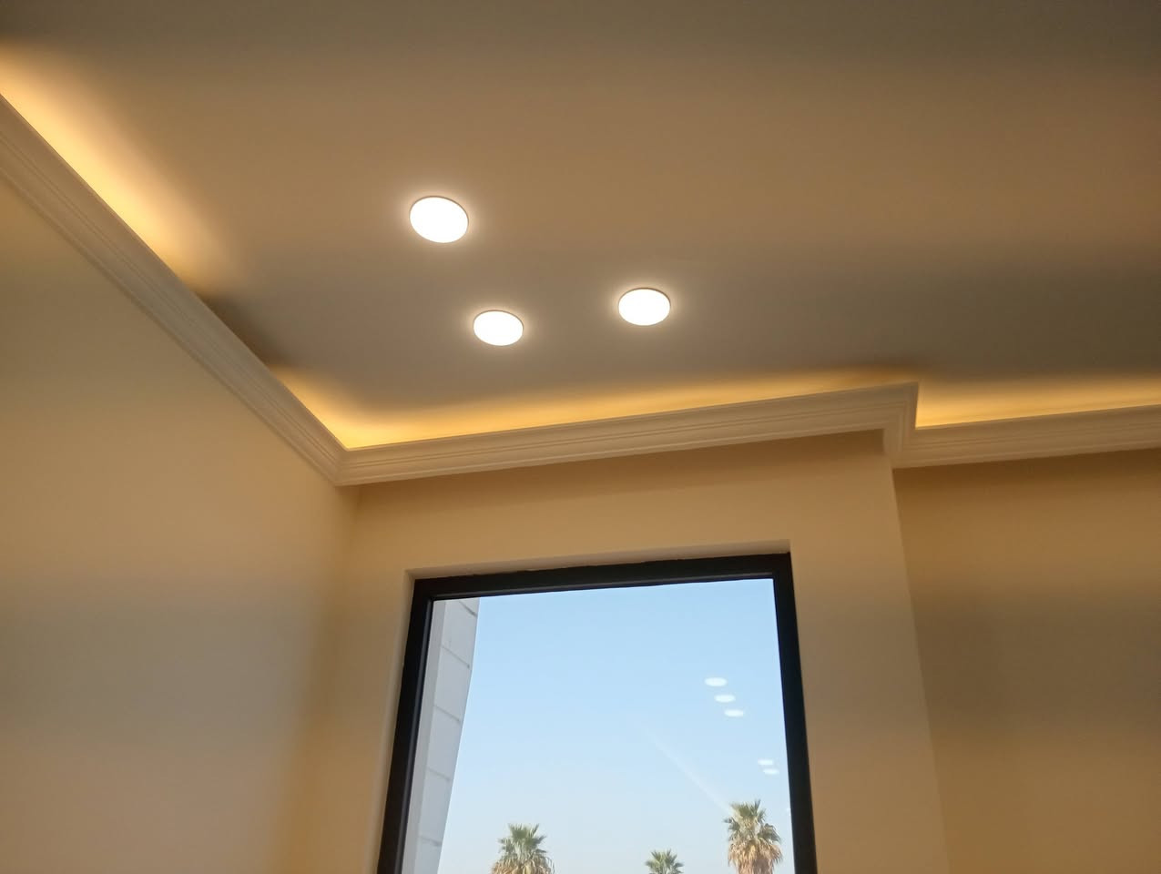 السلام عليكم امير لصبغ المنازل والواجهات وعمل الجبسن بورد والديكورات والسقوف الثانويه وصبغ البيبان ولشبابيك اي استفسار اتصل واتساب وبالخدمهه
***********
