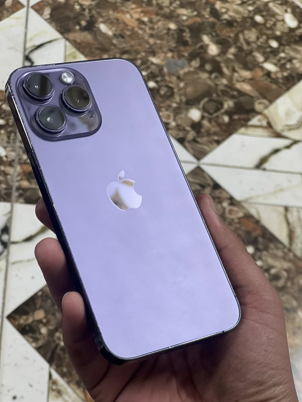 السلام عليكم للبيع 14برو ماگس ذاكره 256 ZAAدبل خط بطاريه 78بلاديه الجهاز مبدل شاشه اصليه 120هيرتز فيس إيدي شغال. نضافه الجهاز 95 \100 الجهاز كامل ملحقات باكيت وكيبل السعر 650////  ***********
