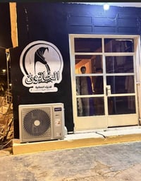 محل ألبسه نسائي معروض للبيع يحتوي على مليكانات نسائية سبّلت كنتوري ملا...