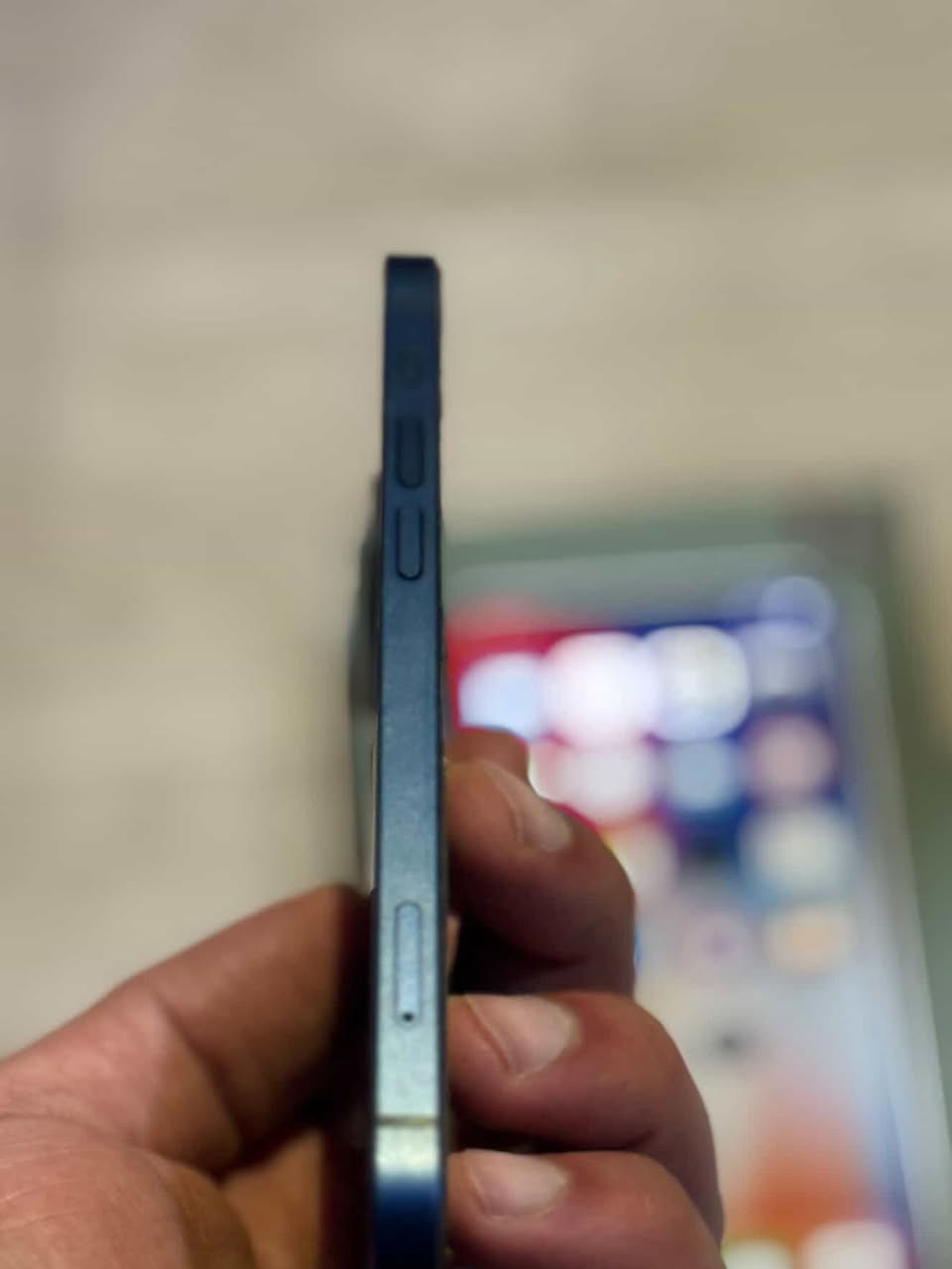 السلام عليكم ايفون 12العادي للبيع ذاكره 128 نموذج M الون ازرق البطاريه 79 جهاز وتر بروف مامفتوح منه برغي مكفول وكلشي شغال ملحقاته شاحنه وكارتونه + كفرات السعر 350 متواجد ع هاذ الرقم ***********
