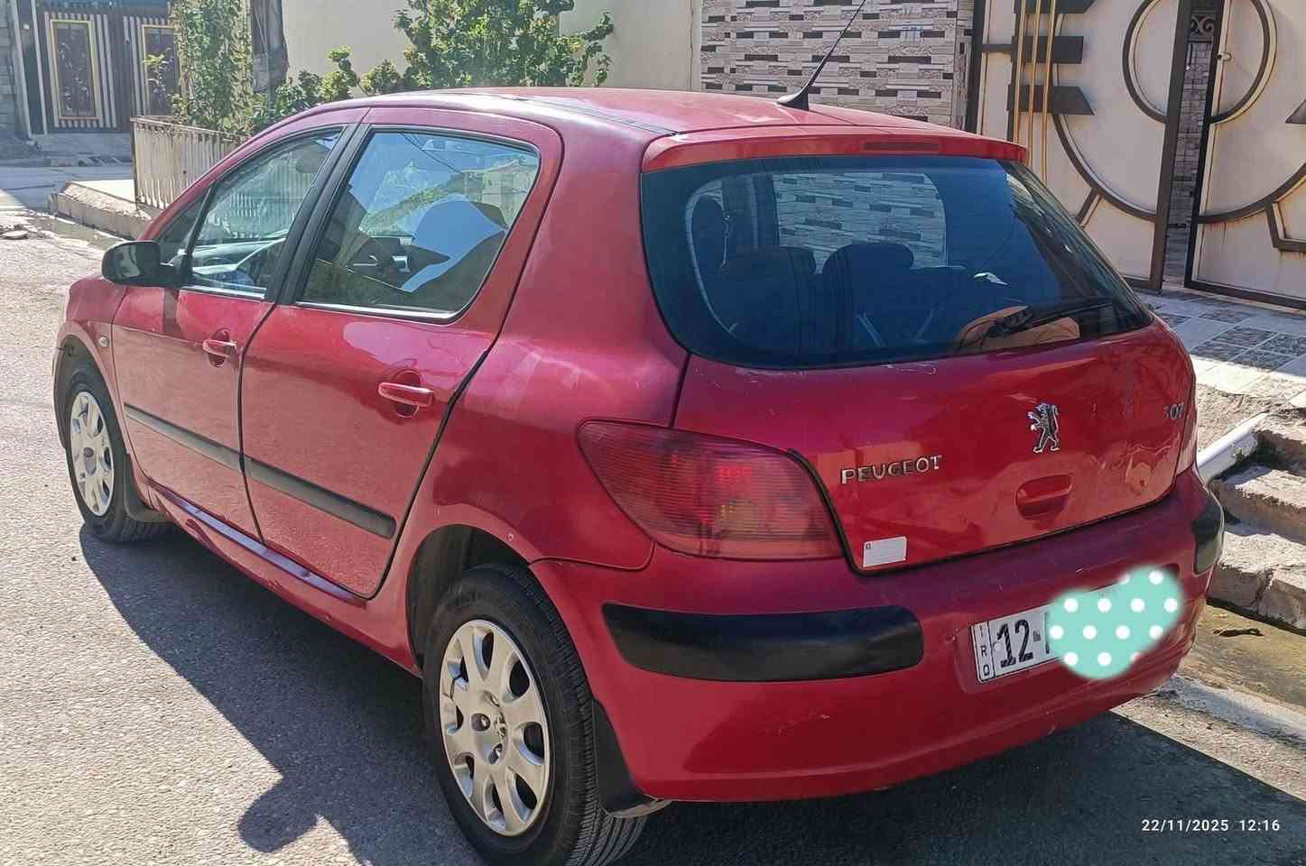 بيجوا موديل ٢٠٠٥ للبيع 
كير ومحرك نضيف 
رقم نينوى الجديد 
كابون بانزين 
صاحبها موجود
بيها صبغ كم قطعة ابيعها عام 
كير توماتيك 
السعر ٤٠ 
***********
