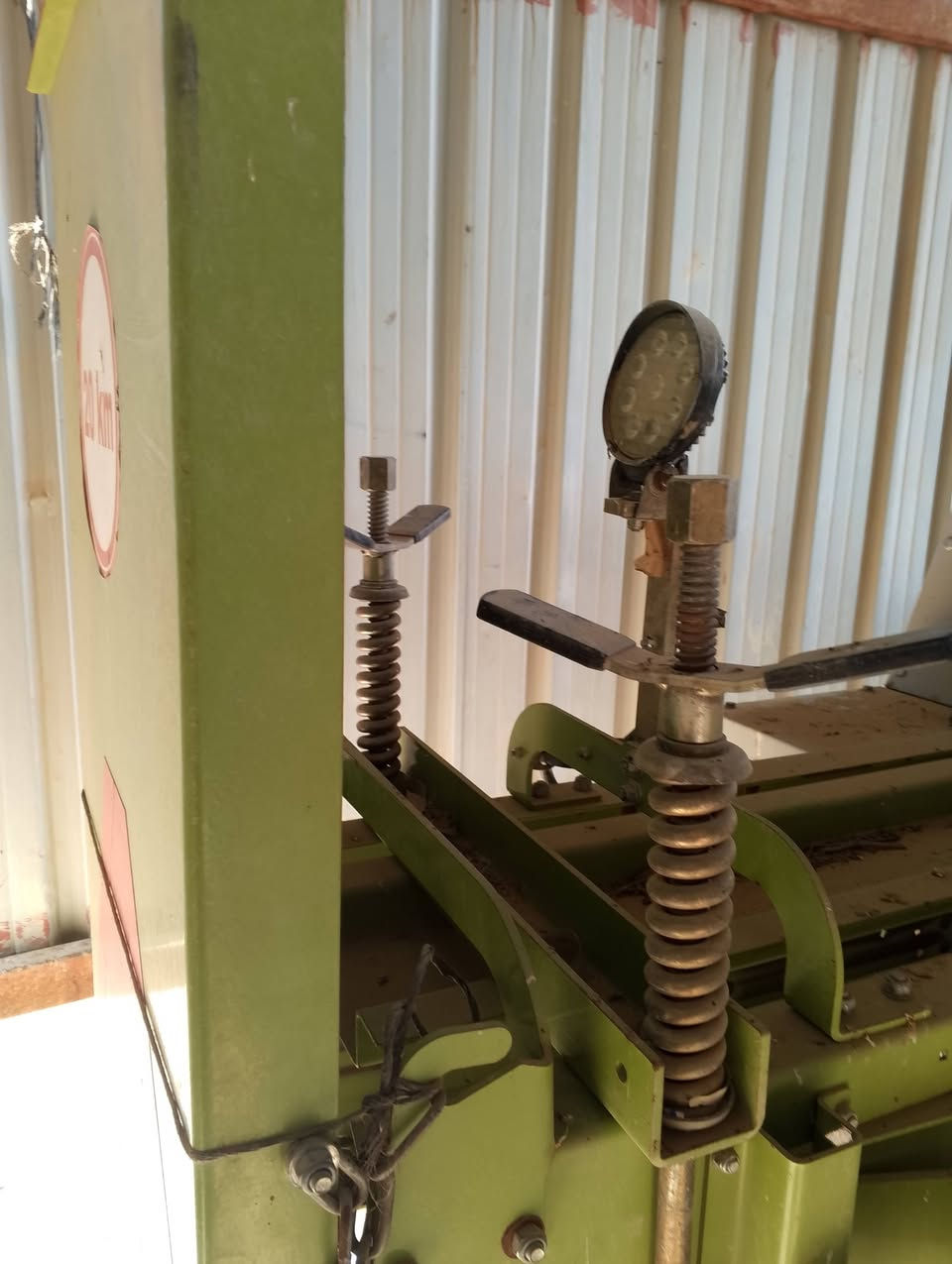 سلام عليكم كابسه قرش للبيع موديل 24 مكفوله كفاله عامه زيرو مشتغله شي قليل السعر اتصل هذا الرقم ***********
