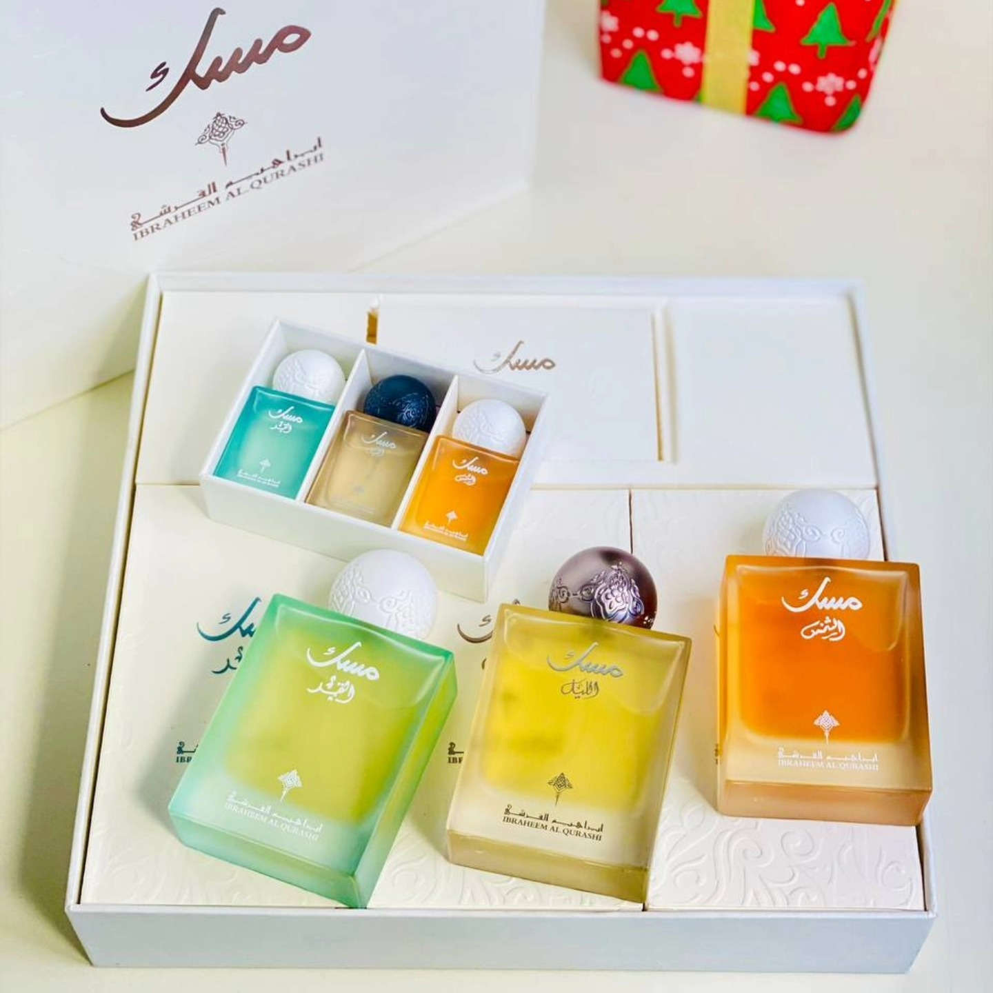 سيت مسك إبراهيم القرشي
يتكون من 6 عطور :
✨ 3 عطور حجم كبير 75ml
✨ 3 عطور ميني 10ml
روائح السيت:
 مسك الليل
 مسك الشمس
 مسك القمر
مزيج من المسك والعنبر والفانيليا والأخشاب 
يناسب الرجال والنساء.

السعر 30 الف 
#للحجز_او_الاستفسار_مراسلتنا_دايركت


**إذا كنت صاحب هذا الإعلان وتريد حذفه لأي سبب، رجاءا أرسل رسالة إلى الدعم الفني**