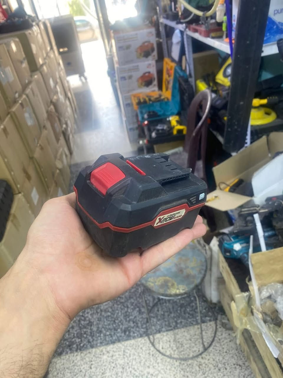 يوجد تصليح قطع غيار وعدد يدوية كل الأنواع جملة ومفرد اصحاب البيوت او المحلات وأسعار مناسبه بطاريات والعدد اليدوية بأسعار مناسبة جدا 
لأهل البيوت او تصليح كميات لاصحاب المحلات بسعر مناسب 
عنواني بغداد الحرية 
عندي توصيل 
***********
