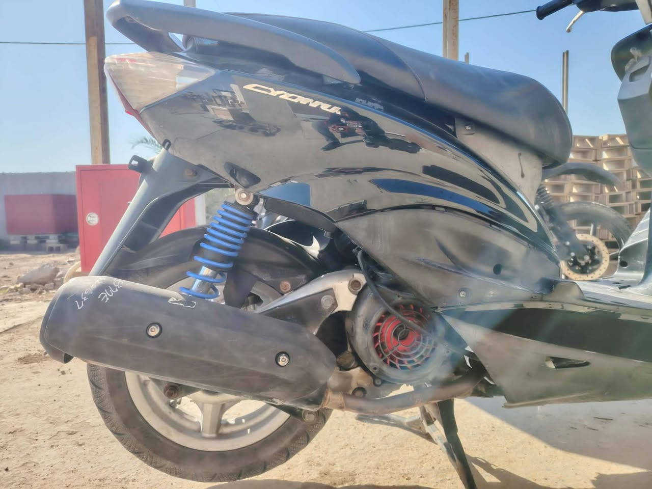 دراجة سكنس نثية كوري 550 وبيها مجال 
يرادلها ترتيبات بسيطة
***********  وات ساب
